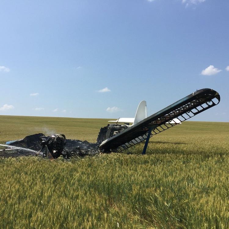 Un avion s-a prabusit peste un camion in Galati