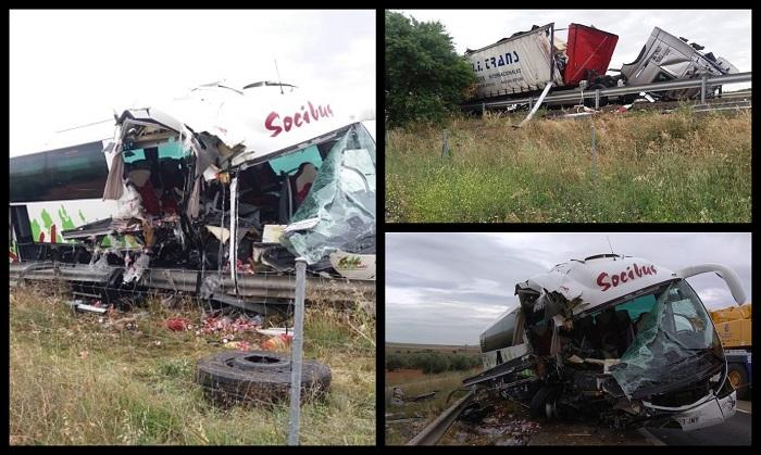 Peste 20 de victime, într-un accident teribil în Spania. Un autocar cu 46 de pasageri s-a ciocnit cu un TIR