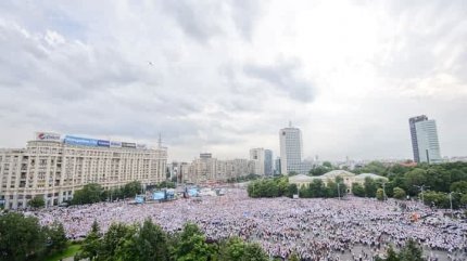 Manifestanți PSD adunați în Piața Victoriei