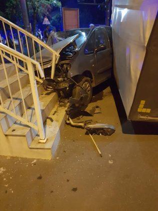 Arad. Un şofer polonez neatent a spulberat o fată de 24 de ani, strivindu-i maşina cu microbuzu