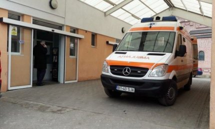 Un copil din Botoşani a ajuns plin de sânge la spital după ce a fost tăiat cu cuţitul de tatăl său