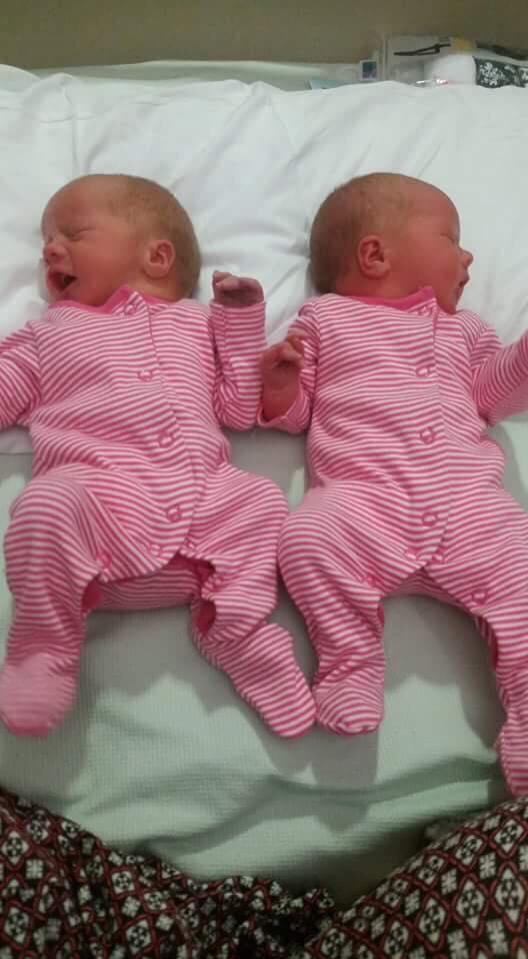 Cei doi bebeluși sunt acum în afara oricărui pericol