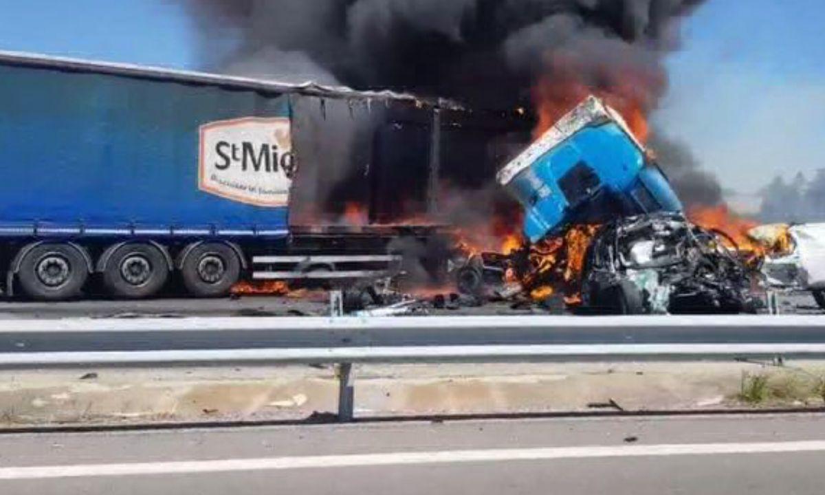 Un TIR a provocat un cumplit accident pe o autostrada din Franta