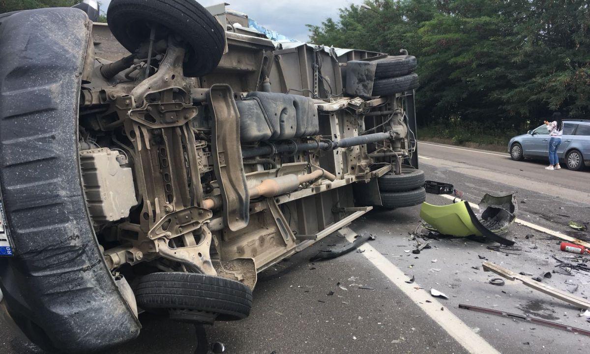 Un camion s-a rasturnat in urma unui accident la Costinesti