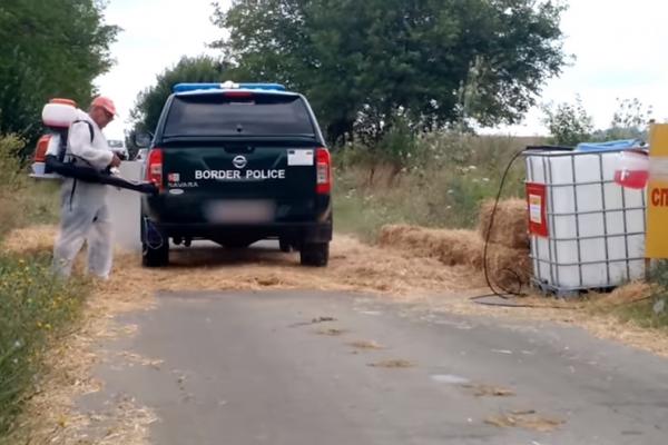 Maşină dezinfectată la o vamă din Bulgaria