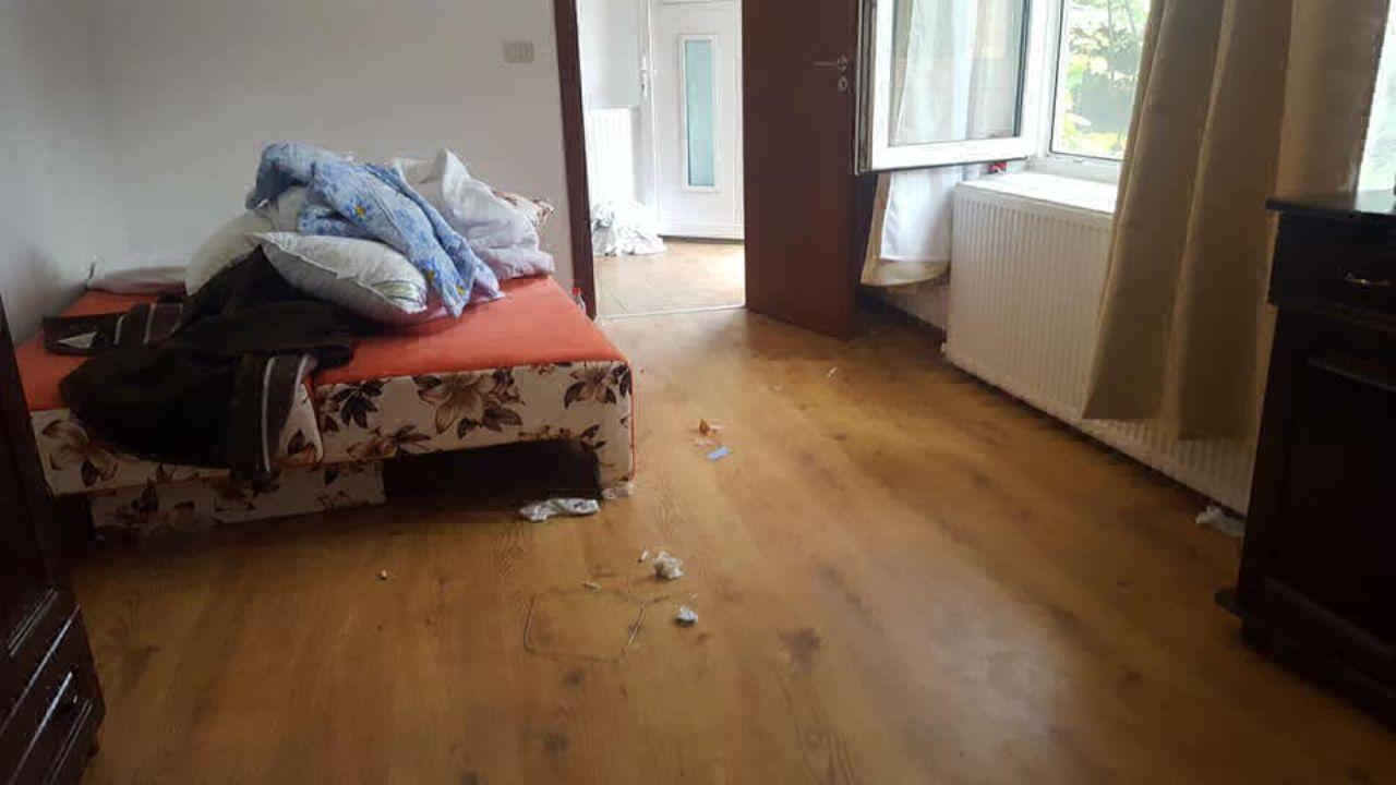 Cei trei turisti au devastat camera in care au fost cazati la Vama Veche