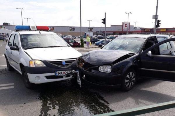 Un băieţel de 8 ani a fost grav rănit într-un accident la Brăila, pentru că stătea pe bancheta din spate fără centură de siguranţă