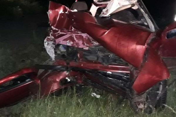 Un tânăr a murit într-un accident la Teregova, în Caraş Severin, pentru că şoferul avea "alte preocupări la volan" şi a intrat într-un cap de pod