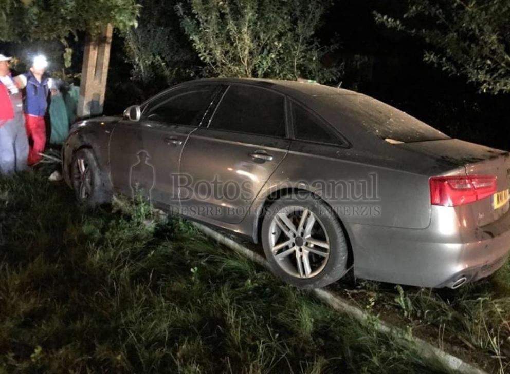 Un tânăr botoşănean a adormit la volan şi s-a izbit violent de un stâlp, la câţiva metri de casă. Se întorcea de la muncă, din Marea Britanie