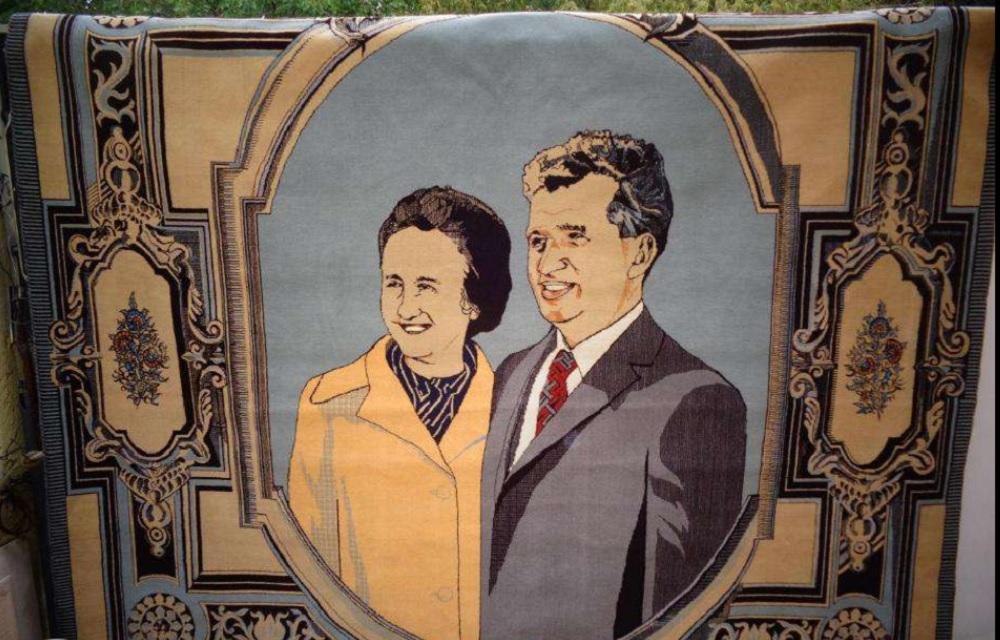Covor Nicolae şi Elena Ceauşescu, scos la vânzare pe Internet