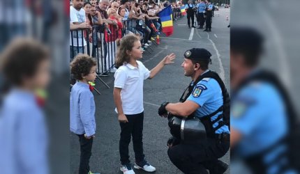 Protest pașnic în Capitală. Imagine impresionantă în Piața Victoriei