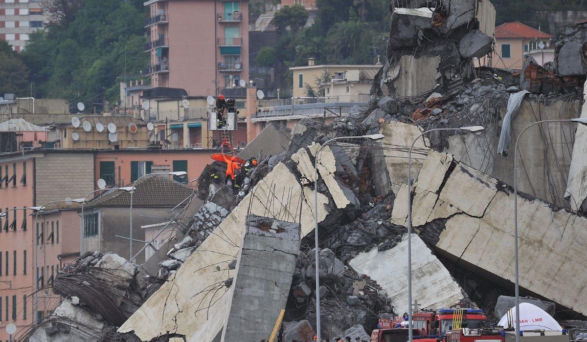 Salvatorii cauta victime dupa ce un pod s-a prabusit la Genova