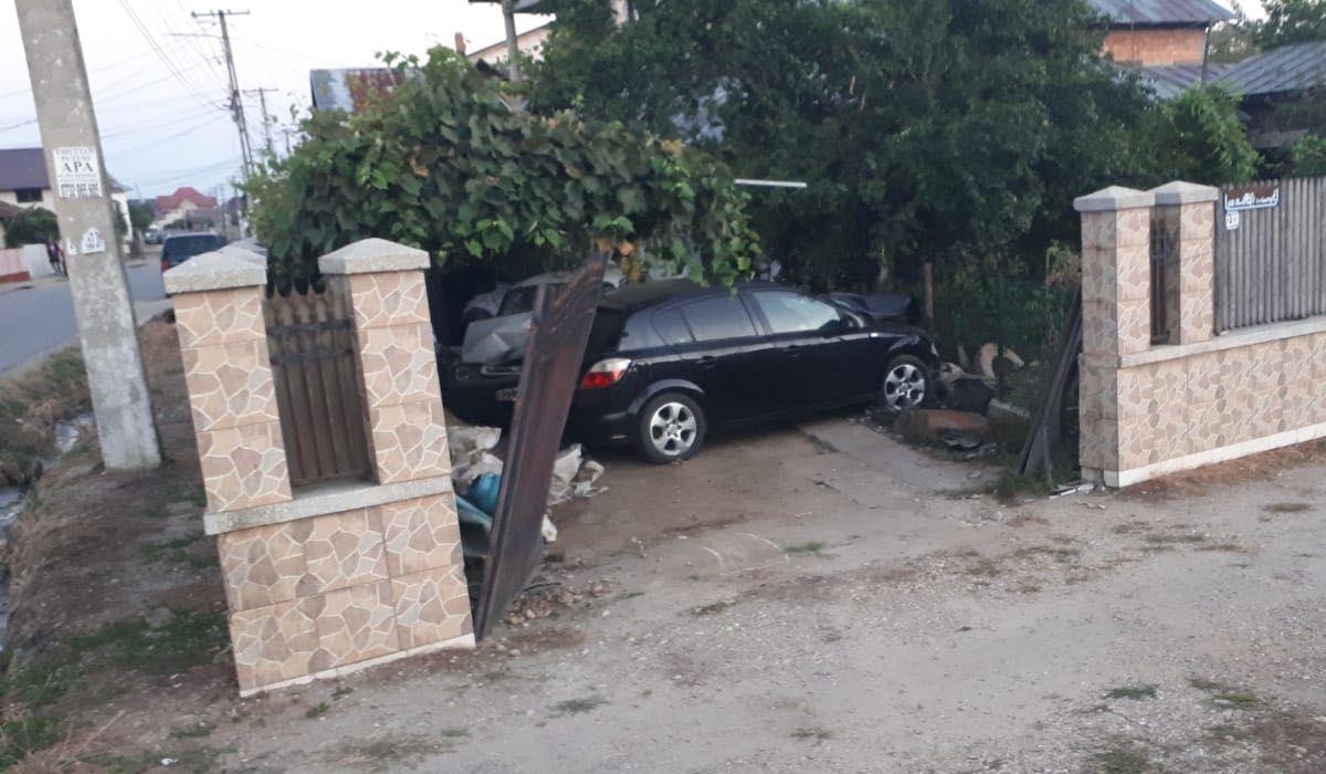Masina implicata in accidentul de la Baleni a ajuns in curtea unei case