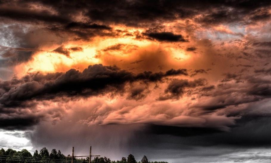 Alertă meteo cu efect imediat, vijelii puternice lovesc acum 9 judeţe Alertă cu efect imediat de fenomene meteo periculoase