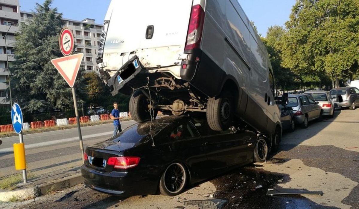 Un roman a provocat un grav accident in Torino