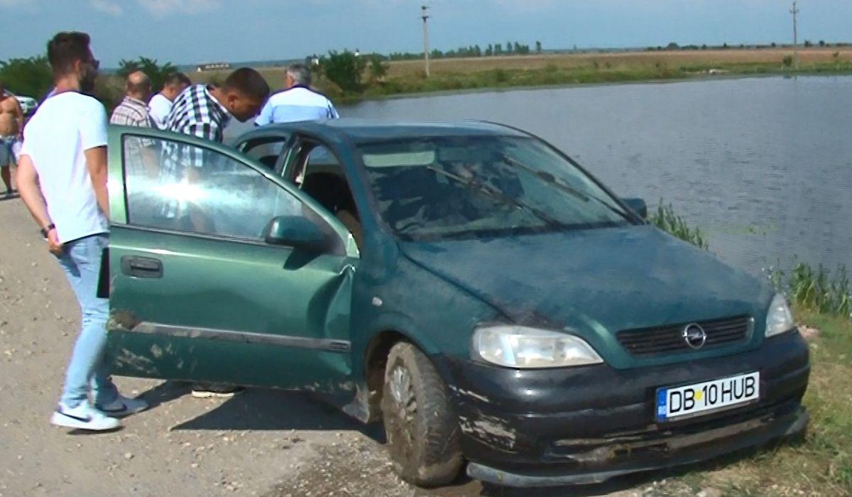 Femeia a murit dupa ce a sarit cu masina intr-un lac din Ratesti