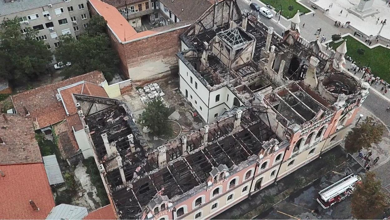 Imaginile dezastrului din Oradea, filmate cu drona. Cum se vede pe zi Palatul Episcopal, după incendiul devastator