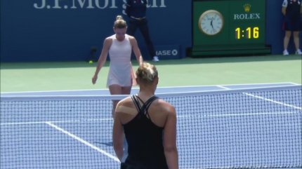 Simona Halep și Kaia Kanepi se apropie de fileu, la finalul partidei de la US Open