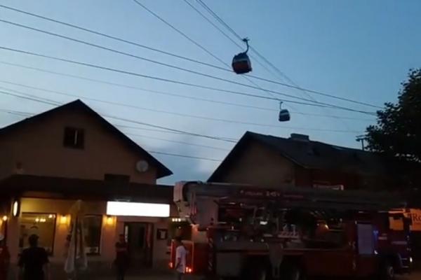 Telegondolele în care au rămas blocați turiștii