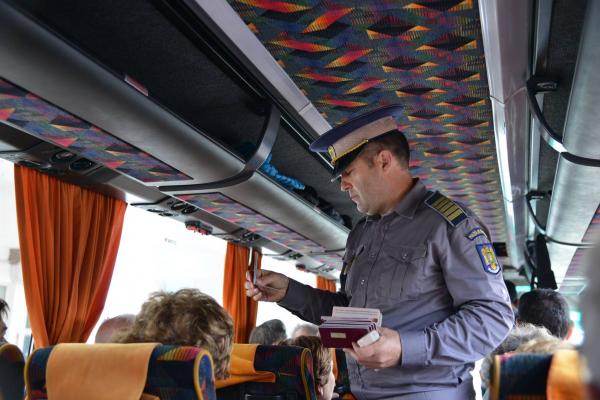 Poliţia de Frontieră: Se aşteaptă aglomeraţie în vămi, în luna august; 4.000 de poliţişti vor acţiona zilnic