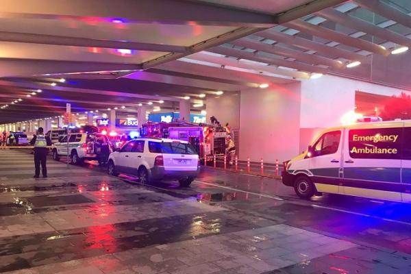 O maşină a intrat în mulţime, pe aeroportul din Adelaide. Sunt mai multe victime