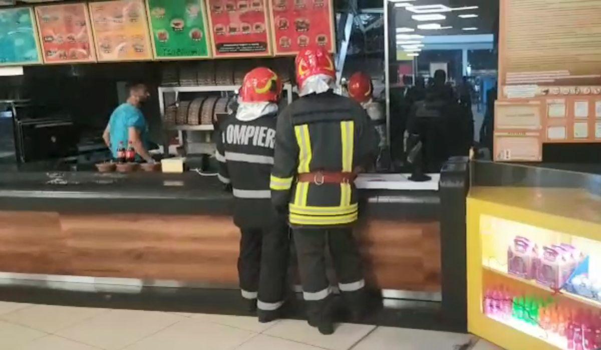 Incendiu la City Park Mall din Constanţa. Peste 100 de oameni au fost evacuaţi de urgenţă (Video)