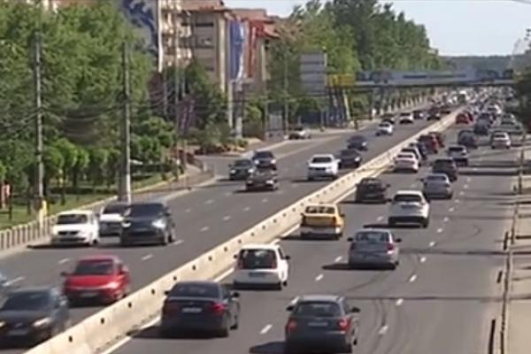 Trafic aglomerat pe Valea Prahovei. Se circulă bară la bară