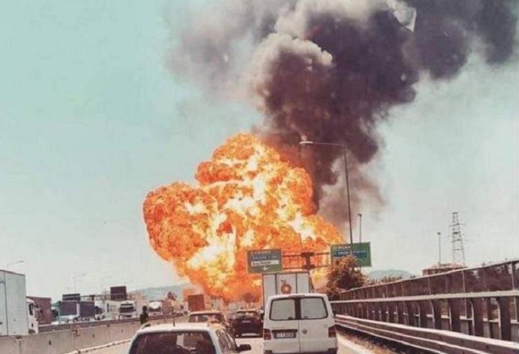 Primele imagini după explozia din Bologna