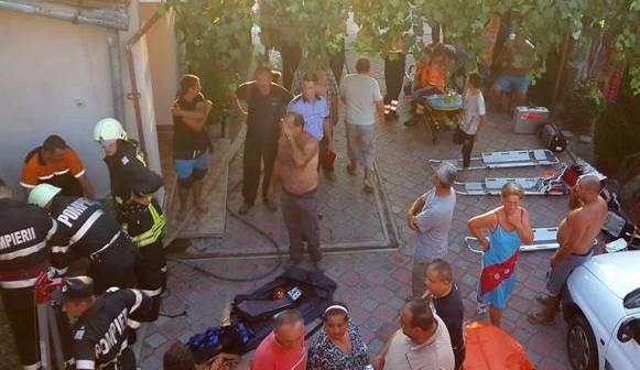 Pompierii incearca sa salveze 3 persoane cazute intr-o fantana