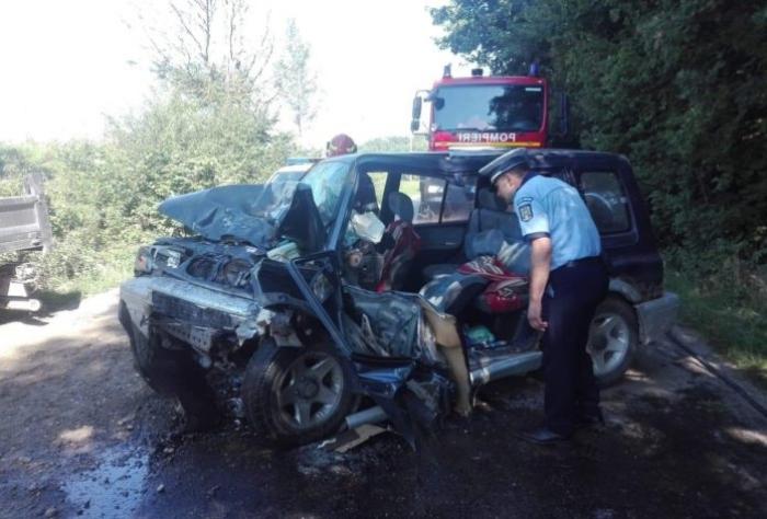 Accident îngrozitor la Secuieni, în Bacău. O basculantă a făcut praf un SUV, o victimă încarcerată