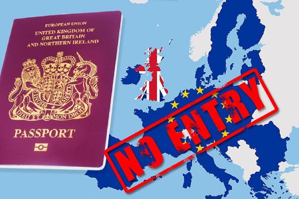 Britanicii, avertizati sa-si schimbe de urgenta pasapoartele