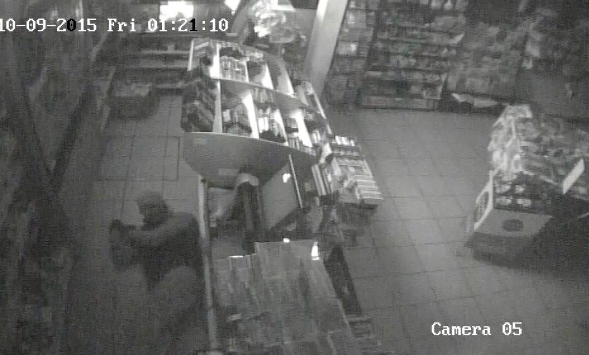 Banda de hoţi români "Gaură în acoperiș" a furat peste 1 milion de lire sterline, în Irlanda