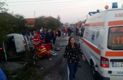 Accident grav la Teleşti, în Gorj. Sunt 11 victime, după un carambol teribil. A fost activat Planul Roşu de intervenţie