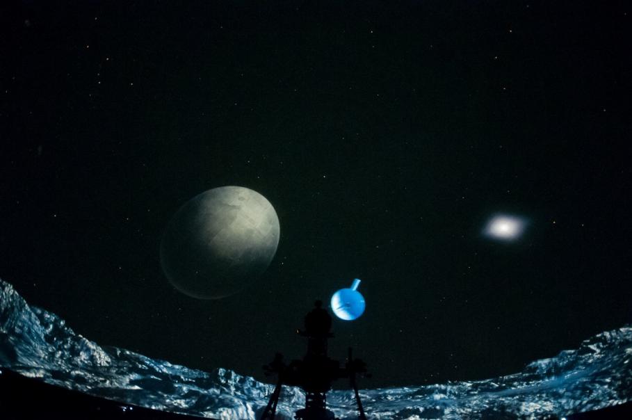 Cerul văzut din Montreal Panoramă a cerului cu telescopul Planetariumului din Montreal