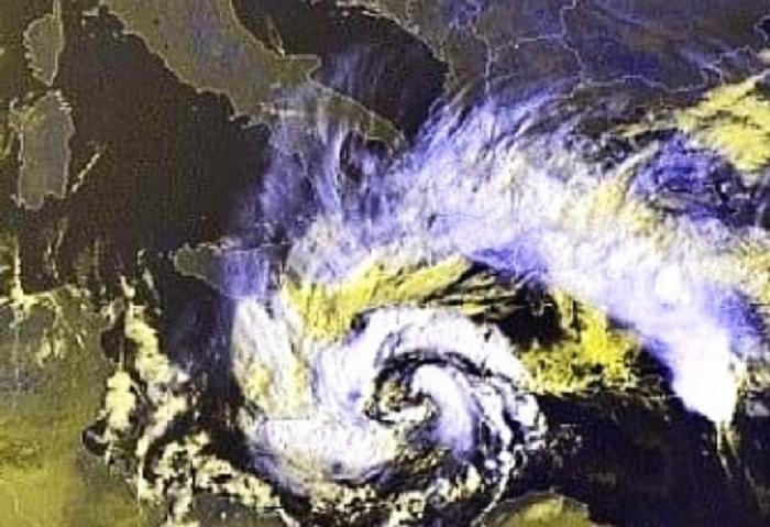 Italia și Grecia, lovite de uraganul Zorbas: va fi cea mai mare furtună formată vreodată în Marea Mediterană