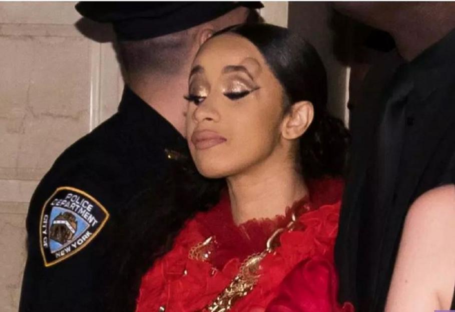Nicki Minaj şi Cardi B s-au luat la ceartă Nicki Minaj şi Cardi B s-au luat la ceartă, la Săptămâna Modei de la New York