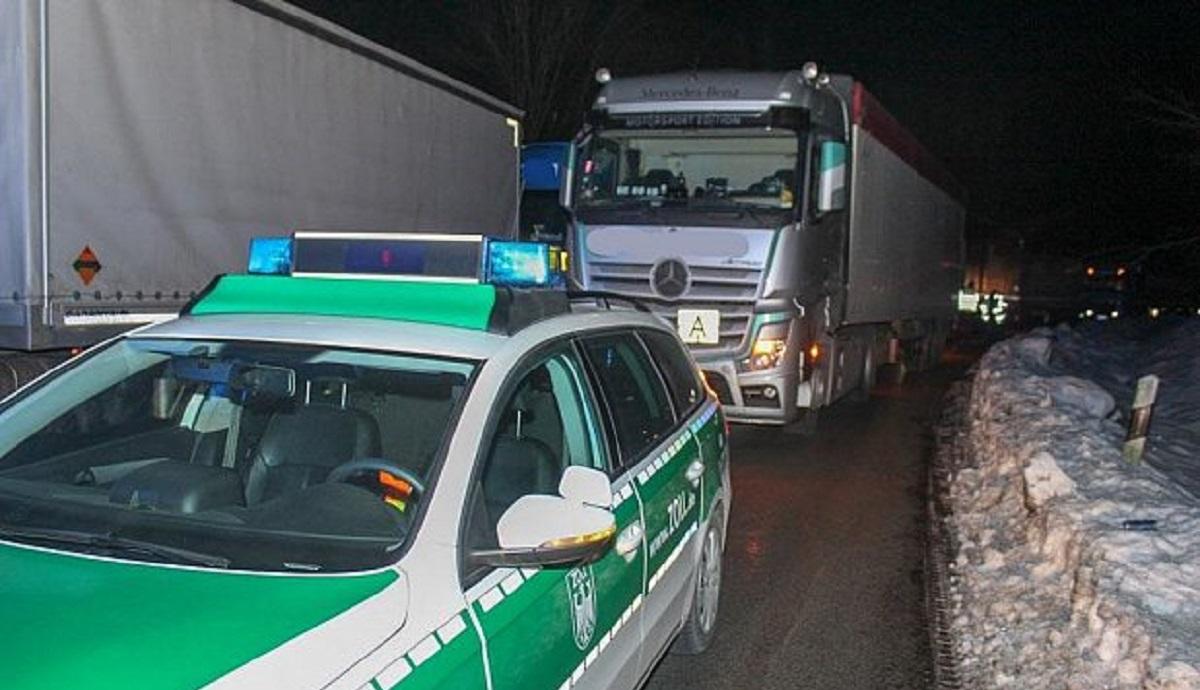 Şofer român de TIR, accident în Germania Şoferul român vinovat are 32 de ani