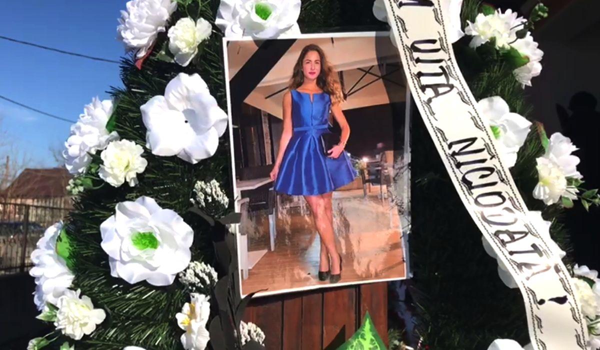 Sute de oameni au participat la înmormântarea Albertinei la Constanţa