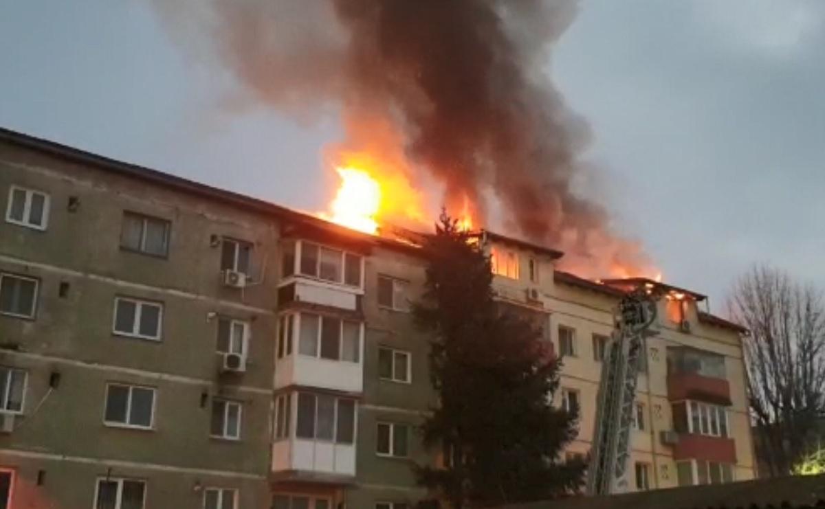 Incendiu la mansarda unui bloc din Timisoara