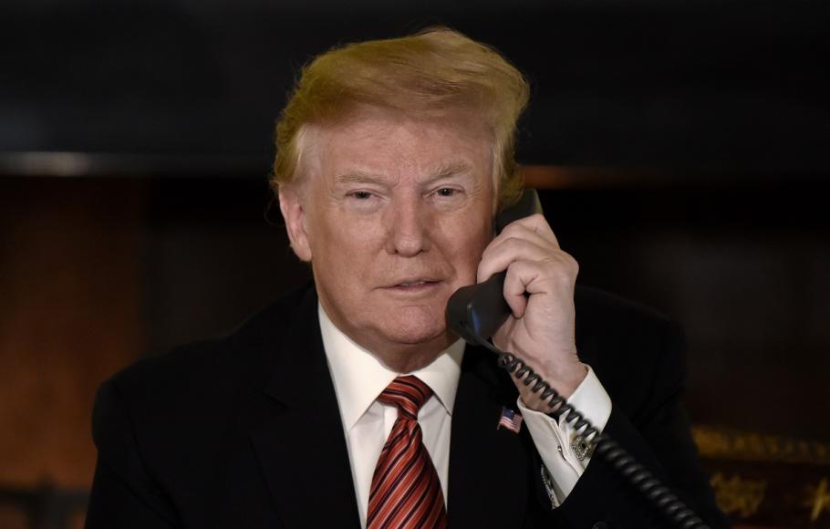 Donald Trump, în timpul unei conversații telefonice Donald Trump