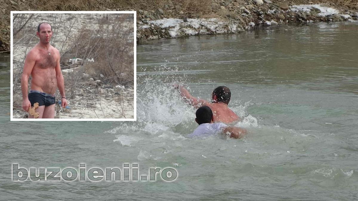 Doi bărbaţi au sărit după cruce în apă, la Buzău