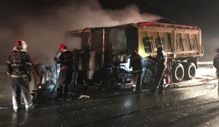 O autospecială de deszăpezire a luat foc pe autostrada A2