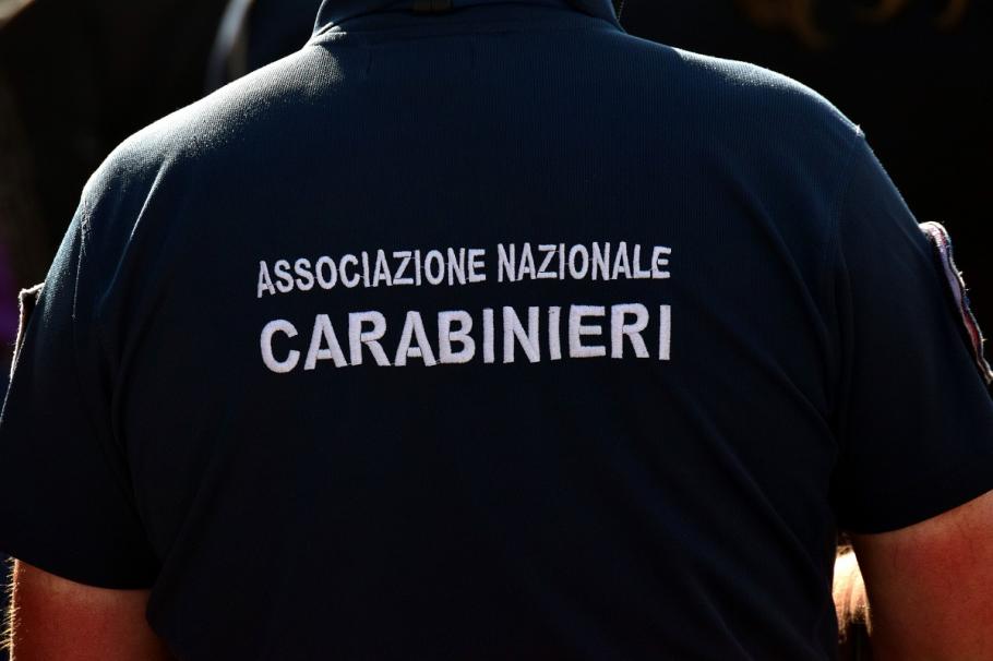 Român bătut de albanezi, în Italia Carabinieri