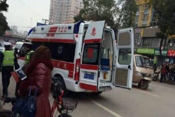 Zeci de copii atacaţi cu cuţitul într-o şcoală din Beijing. Agresorul a fost prins de poliţie