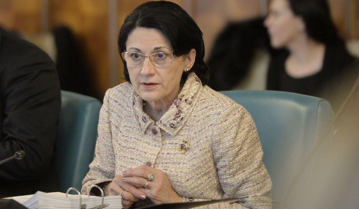 Ecaterina Andronescu, ministrul Educaţiei, susţinea introducerea examenului de treaptă