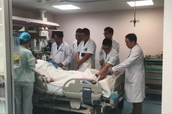 Pacienta salvată alături de echipa medicală