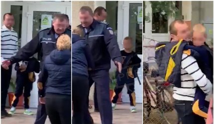 Mama şi tatăl se bat în faţa copilului