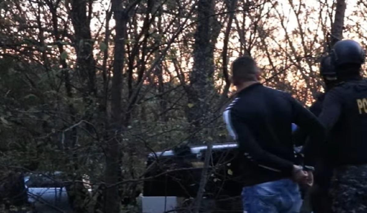 BMW urmărit de mascaţi