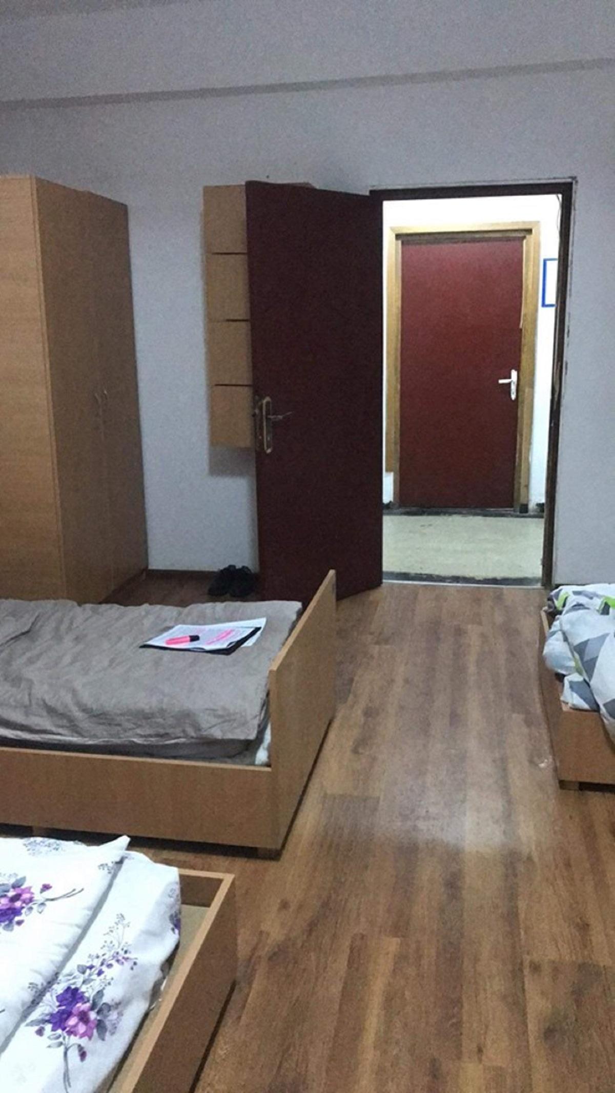 Imagine dintr-un dormitor al Şcolii de poliţie de la Câmpina