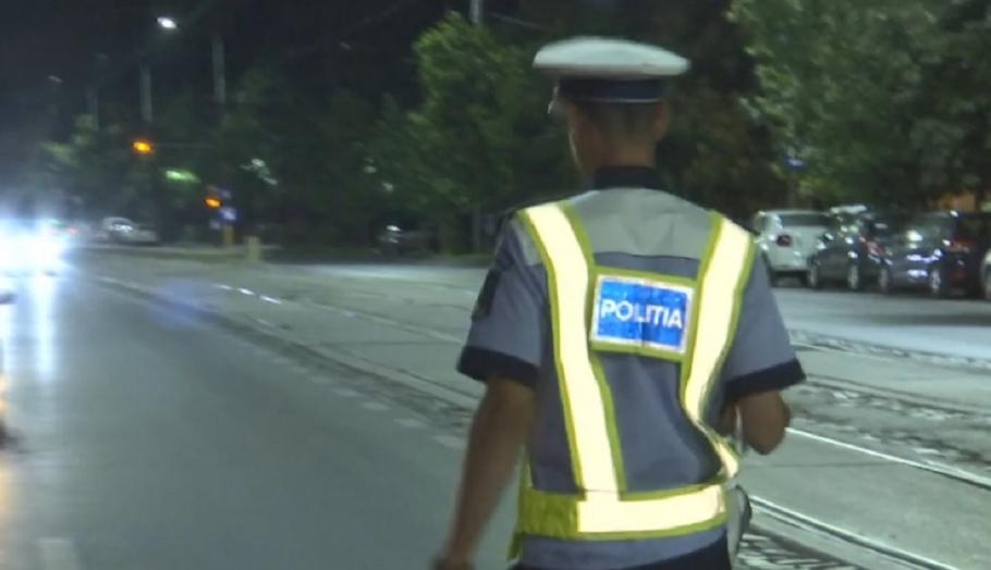 Poliţist din Bucureşti Poliţist din Bucureşti participă la o alertă cu bombă